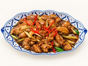 45. Emincé de Cuisses de Poulet à la Citronnelle à l’ail et au Piment 铁板鸡