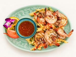 06. Crevettes Géantes Grillées et Beignets de Légumes (6 Pièces) 烧虾